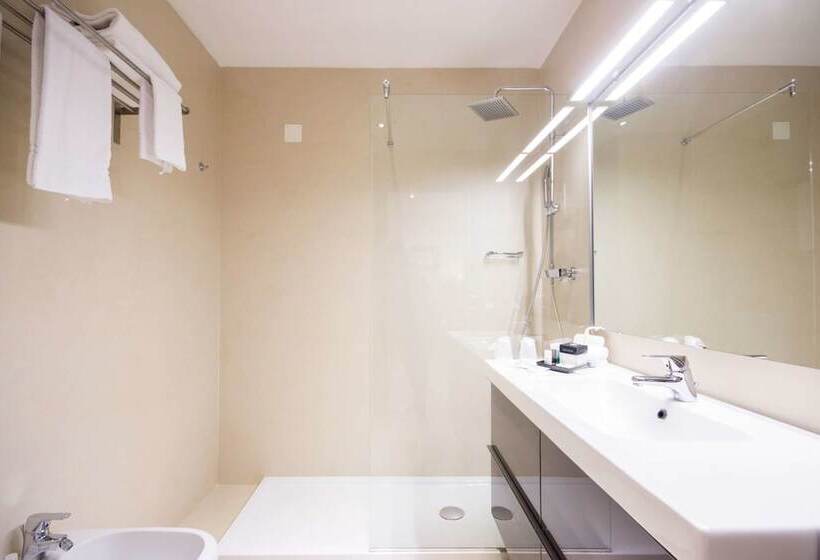 جناح, Best Western  Modena District