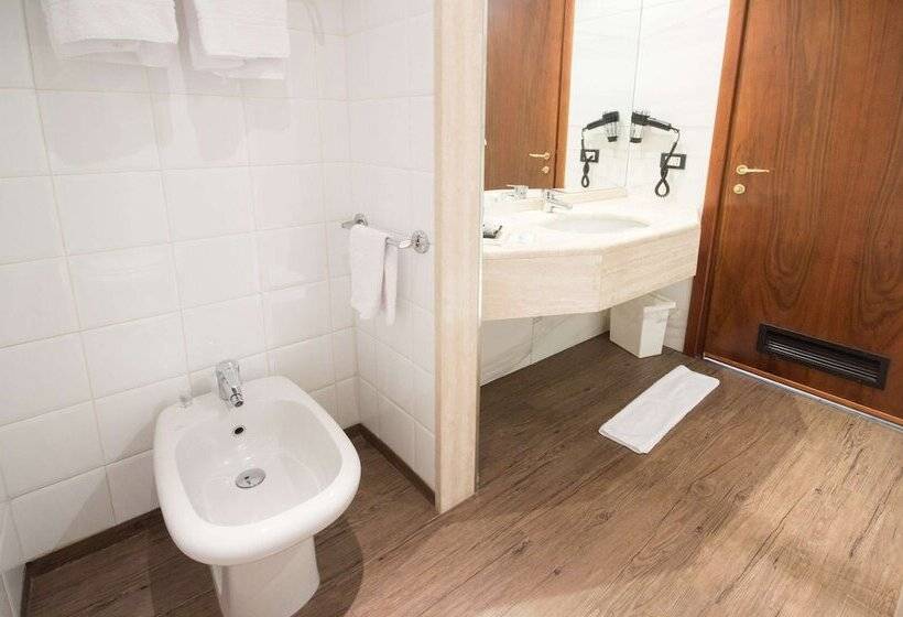 جناح جونيور, Best Western  Modena District