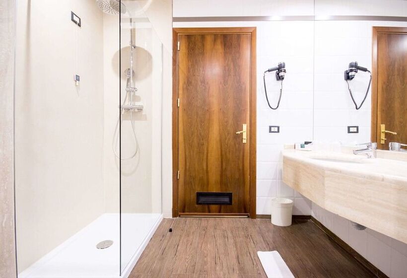 جناح جونيور, Best Western  Modena District