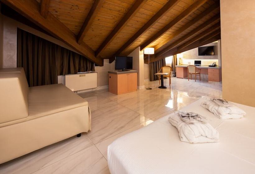 جناح جونيور, Best Western  Modena District