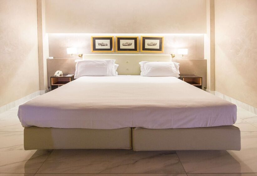 جناح جونيور, Best Western  Modena District