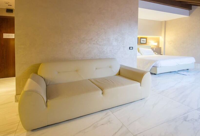 جناح جونيور, Best Western  Modena District