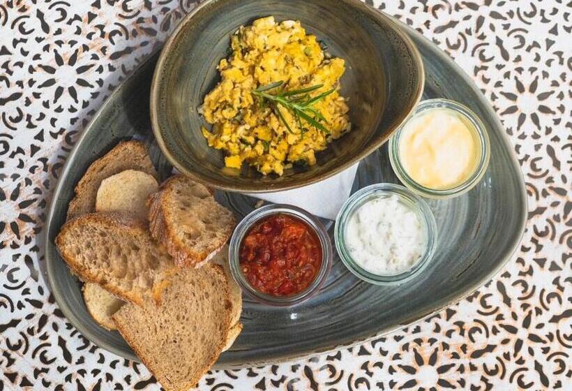 スタンダードスタジオ, Blackhome Innsbruck Boutique I Contactless Check In