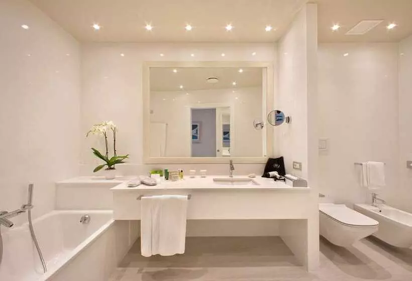 اتاق اجرایی با تخت بزرگ, Hilton Antwerp Old Town