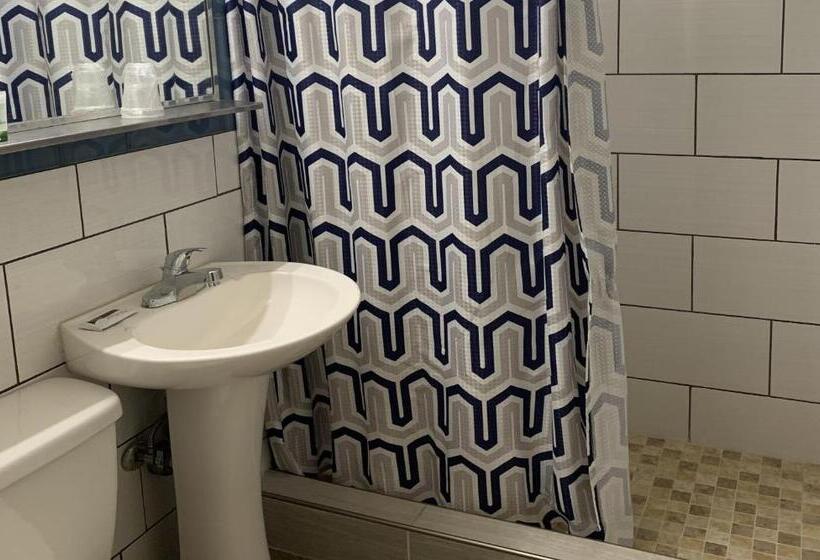 디럭스 4인 룸, Magnuson Grand Harrisburg