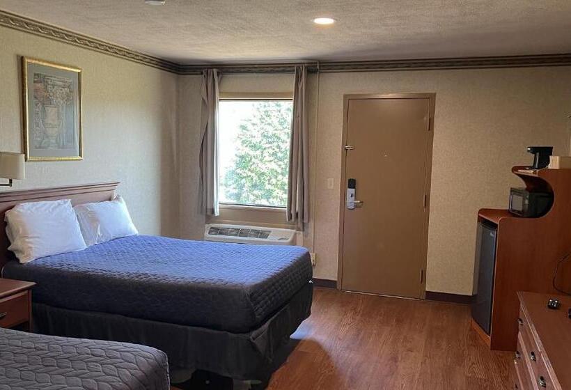 Четырехместный Номер Deluxe, Magnuson Grand Harrisburg