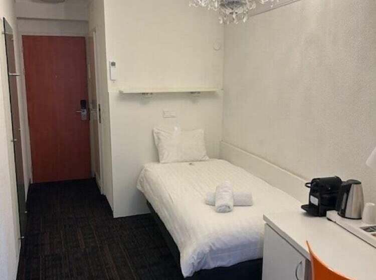 חדר סטנדרט יחיד, Multatuli