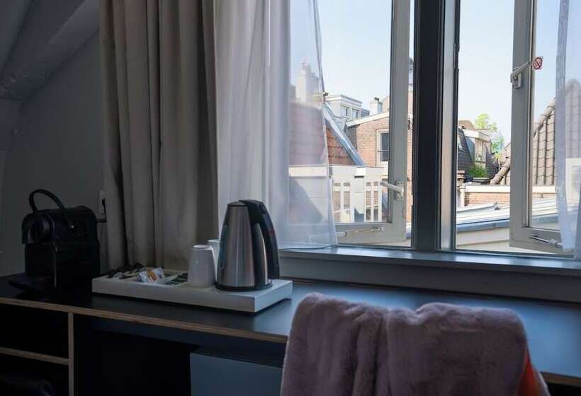 חדר סטנדרט, Multatuli