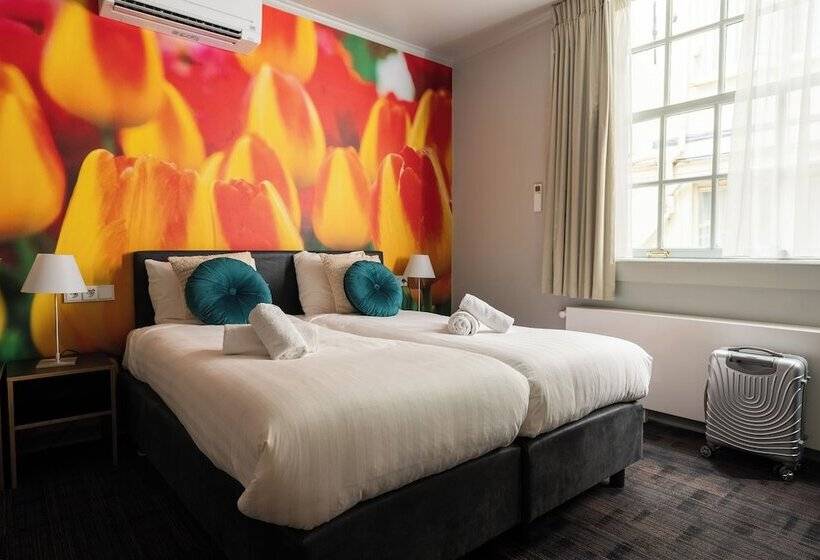 חדר סטנדרט לשלושה, Multatuli