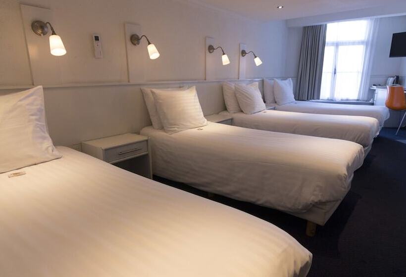 חדר סטנדרט לארבעה, Multatuli