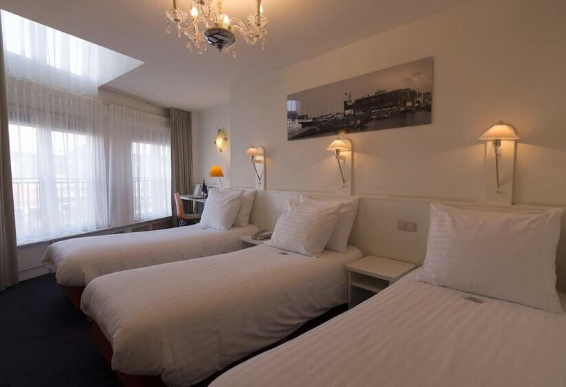 חדר סטנדרט לשלושה, Multatuli