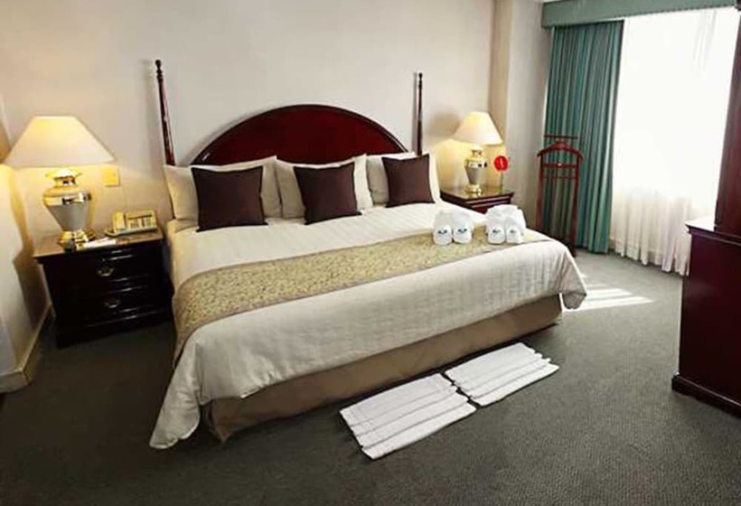 سوییت جونیور, Pedregal Palace