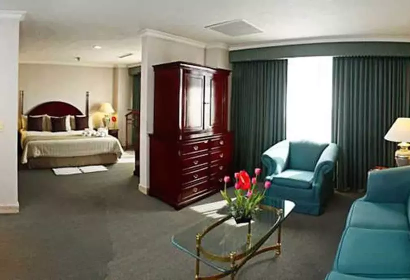 ジュニアスイート, Pedregal Palace