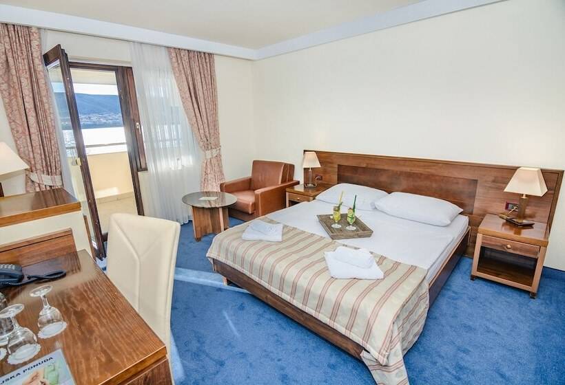 اتاق سوپریور با چشم‌انداز دریا و بالکن, Family Hotel Pagus   All Inclusive