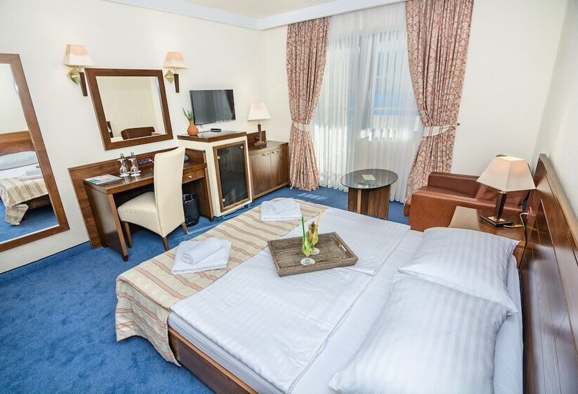 اتاق سوپریور با چشم‌انداز دریا و بالکن, Family Hotel Pagus   All Inclusive