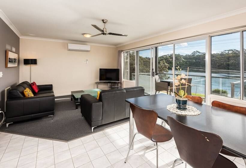 침실 2개 아파트, Bellevue On The Lakes