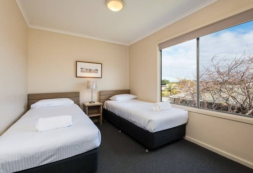 침실 2개 아파트, Bellevue On The Lakes