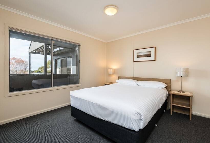 침실 2개 아파트, Bellevue On The Lakes