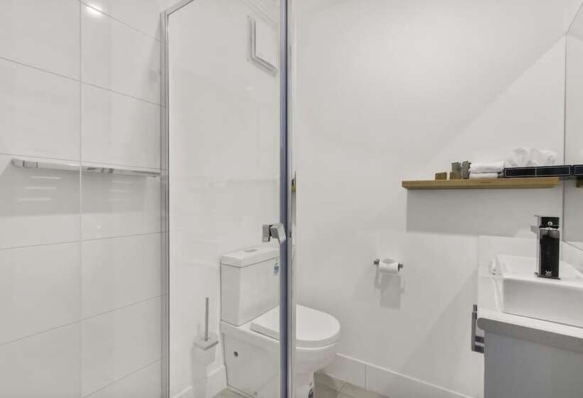 침실 3개 아파트, Bellevue On The Lakes