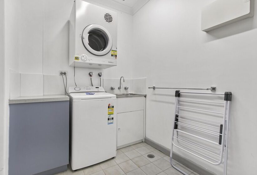 침실 3개 아파트, Bellevue On The Lakes