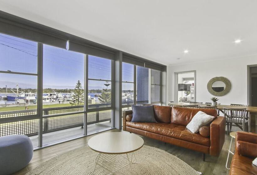 침실 3개 아파트, Bellevue On The Lakes