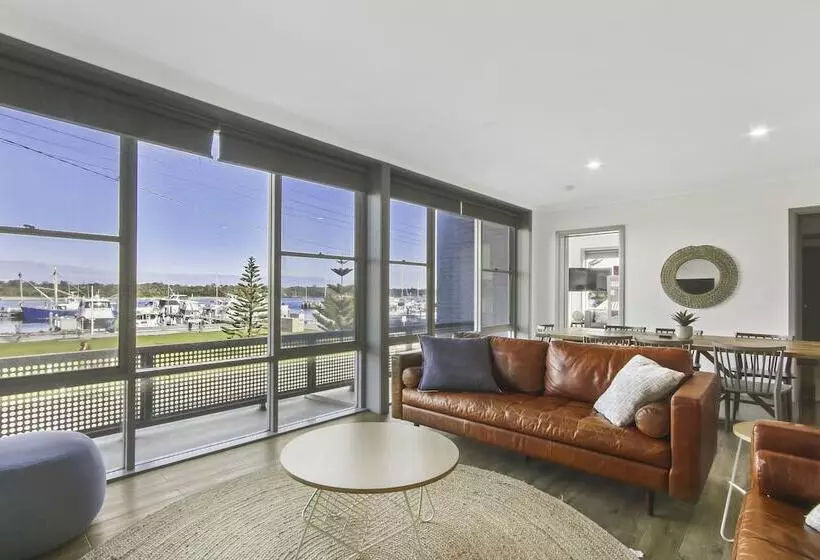 ３ベッドルームアパートメント, Bellevue On The Lakes