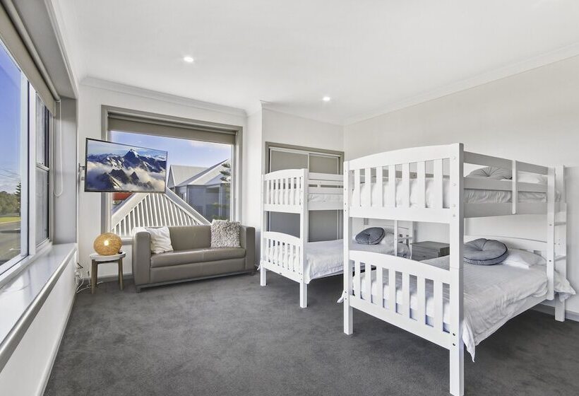 침실 3개 아파트, Bellevue On The Lakes