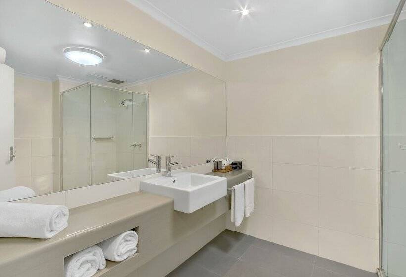 패밀리 룸, Bellevue On The Lakes