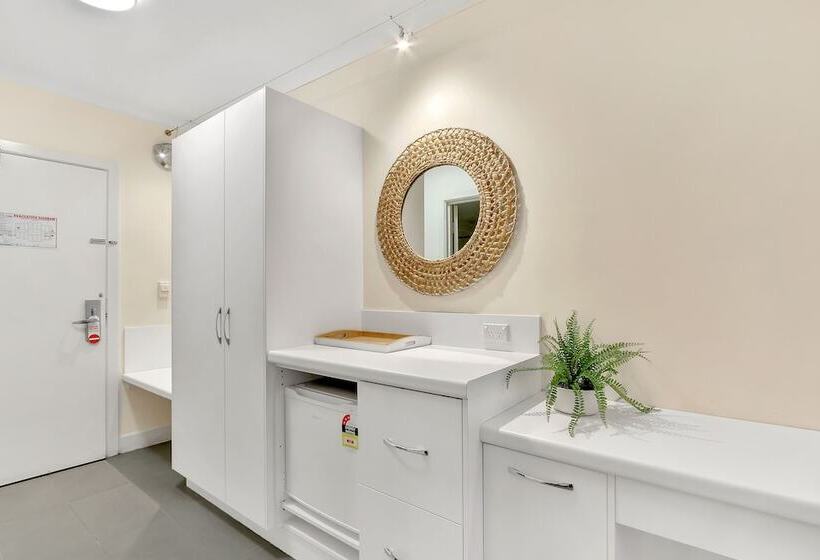 패밀리 룸, Bellevue On The Lakes