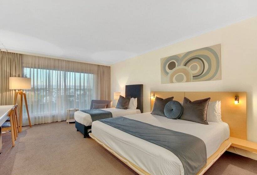 패밀리 룸, Bellevue On The Lakes