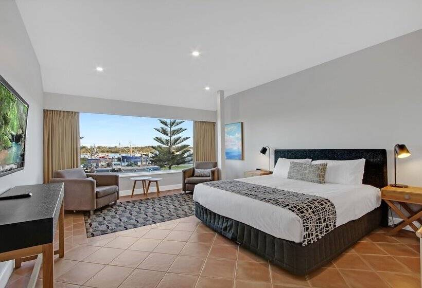 Suite with lake view, Bellevue On The Lakes