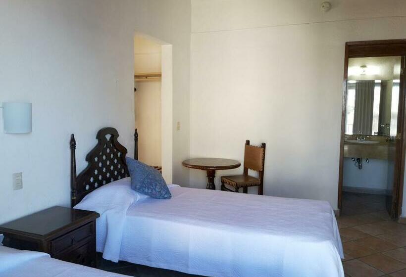 غرفه قياسيه سريرين مزدوجين, El Pescador