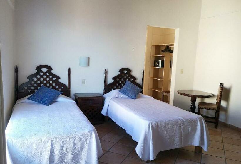 غرفه قياسيه سريرين مزدوجين, El Pescador