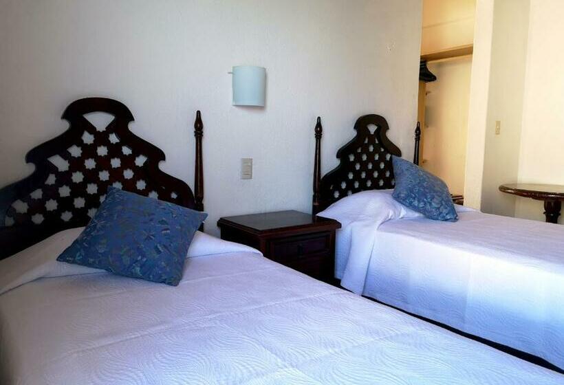 غرفه قياسيه سريرين مزدوجين, El Pescador