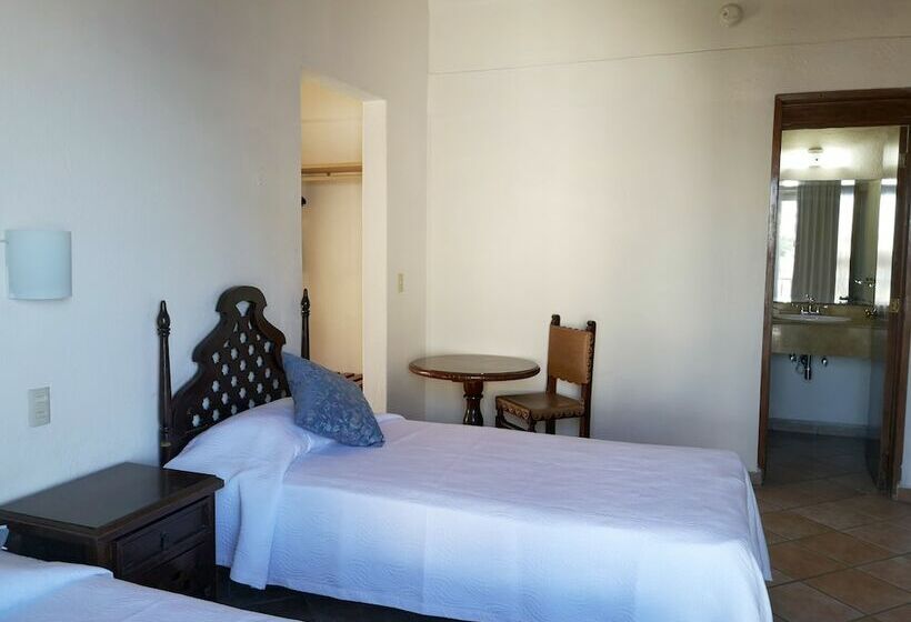 غرفه قياسيه سريرين مزدوجين, El Pescador