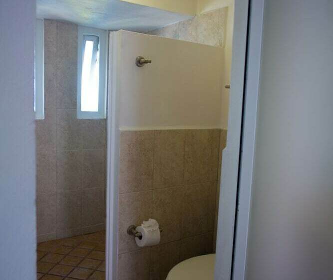 غرفه قياسيه سريرين مزدوجين, El Pescador