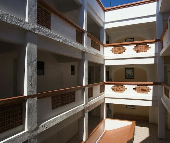 غرفه قياسيه سريرين مزدوجين, El Pescador