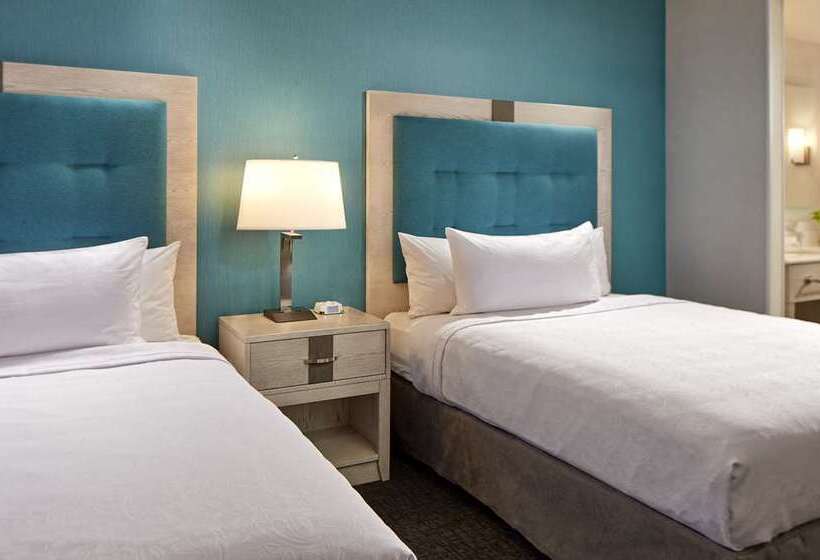 Студия Стандарт, Embassy Suites By Hilton Montreal Airport
