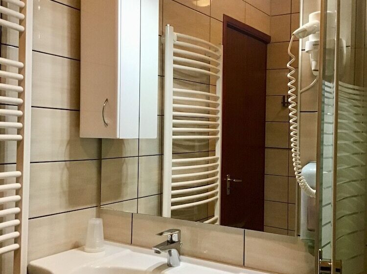 חדר סטנדרט לשלושה עם מרפסת, Kentaur