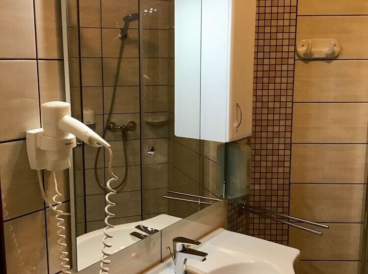 חדר סטנדרט לשלושה עם מרפסת, Kentaur