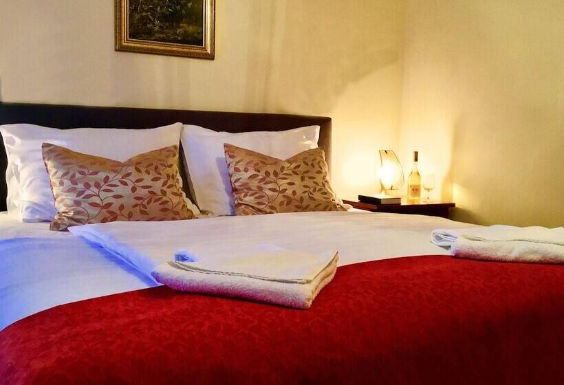 חדר סטנדרטי לחמישה אנשים, Kentaur