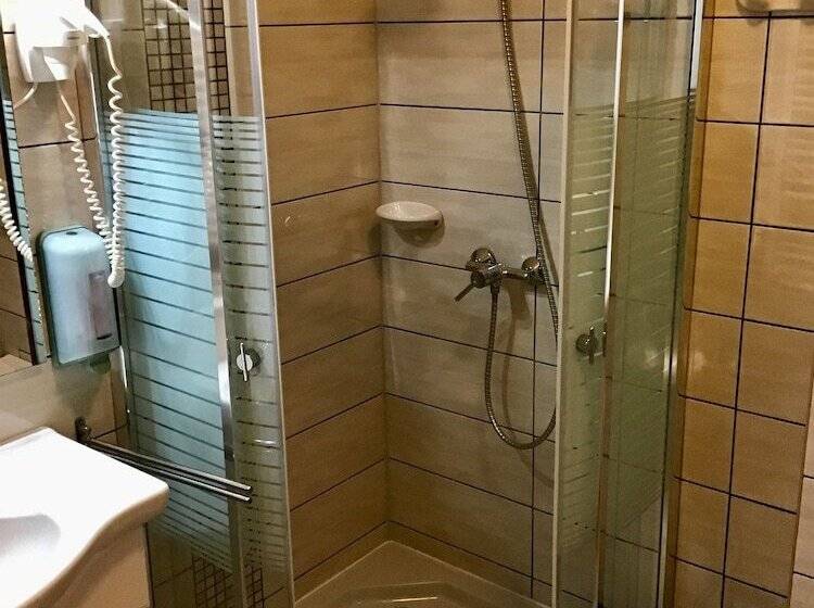 חדר סטנדרט, Kentaur