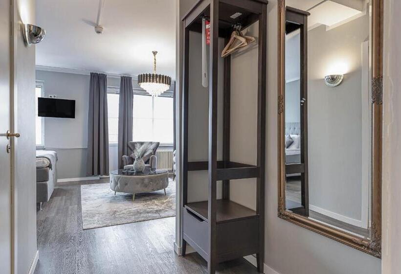 חדר סטנדרט לשלושה, L Arkad