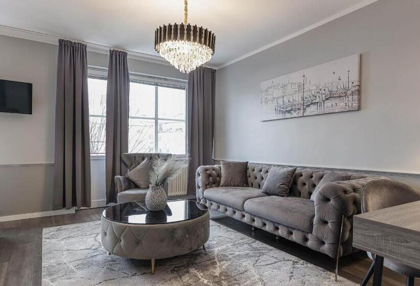 סוויטת ג'וניור דלוקס, L Arkad