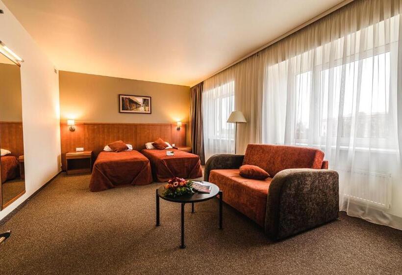 اتاق کلاس بیزنس, Liva