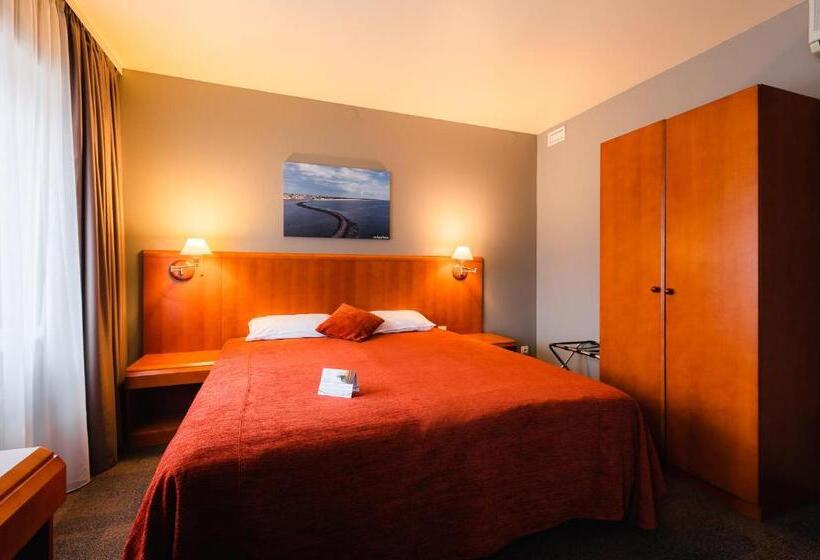 اتاق کلاس بیزنس, Liva