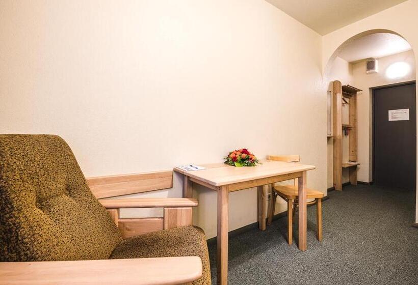 اتاق کلاسیک یک تخته, Liva