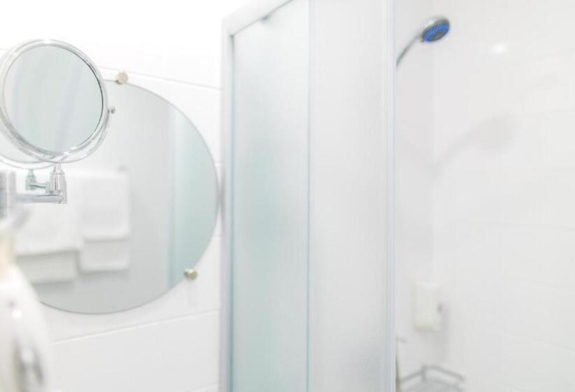 اتاق کلاسیک یک تخته, Liva