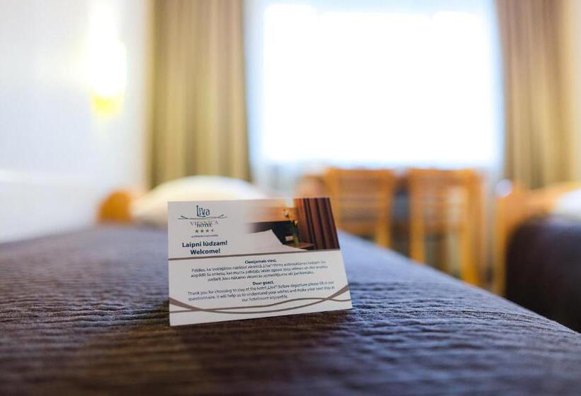 اتاق استاندارد سه نفره, Liva