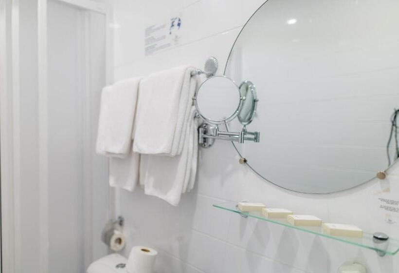 اتاق استاندارد چهار تخته, Liva